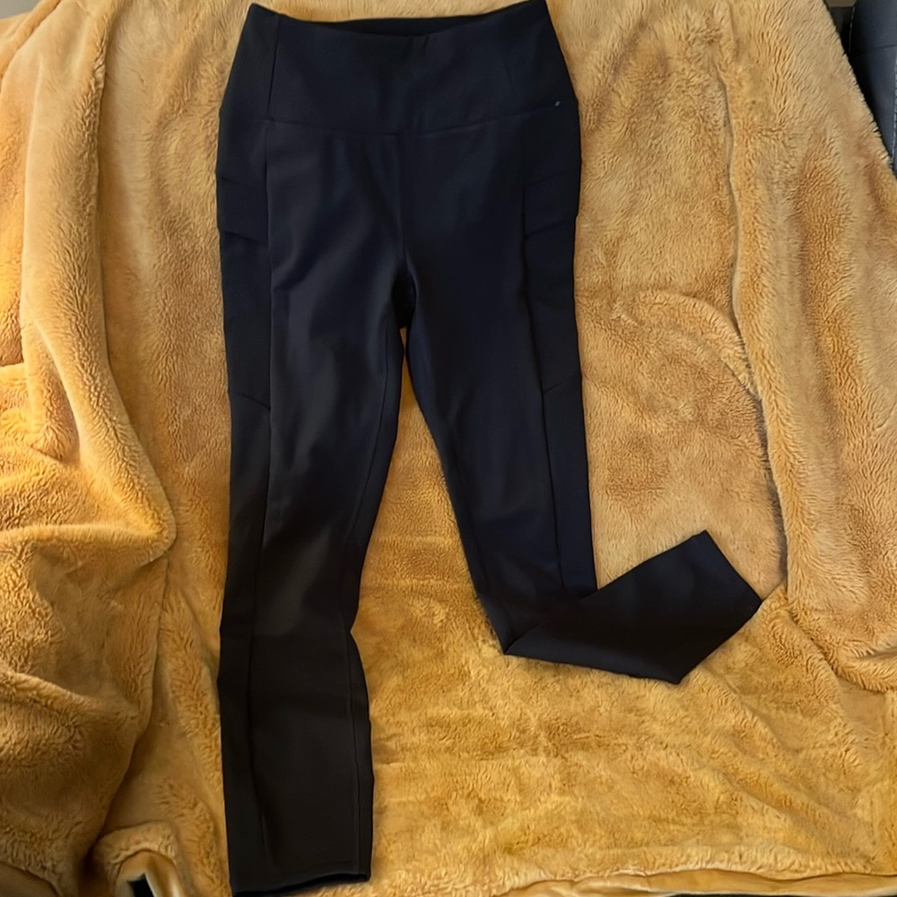 Avalanche leggings lightly lined pockets on back and on both sides